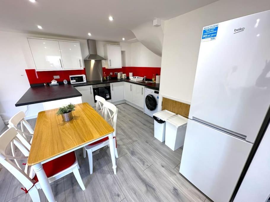 Charming New 2Br Detached House-Central Headington- Wi-Fi, Netflix, Top Location Oxford Eksteriør billede