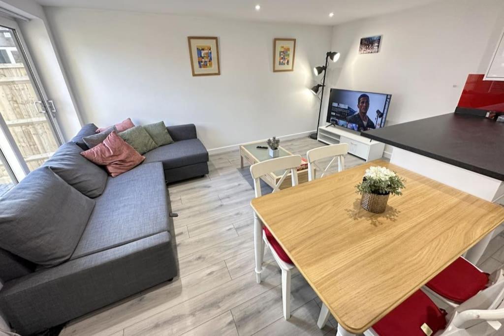 Charming New 2Br Detached House-Central Headington- Wi-Fi, Netflix, Top Location Oxford Eksteriør billede